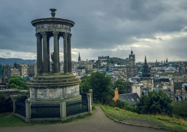 How We’d Spend 3 Days in Edinburgh (And Where to Stay for Easy Access)